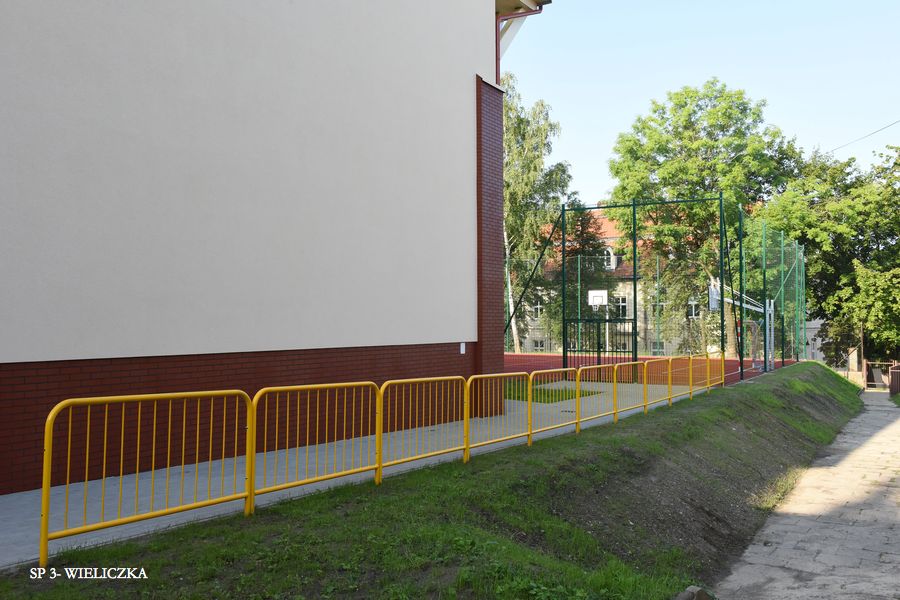 Budowa kompleksu sportowego przy Szkole Podstawowej nr 3 w Wieliczce.