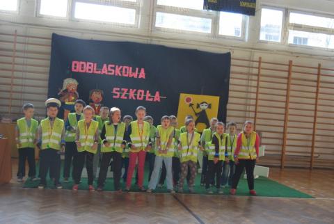 Odblaskowy Marszobieg oraz zakończenie akcji "Odblaskowa szkoła" w SP nr 2 w Wieliczce