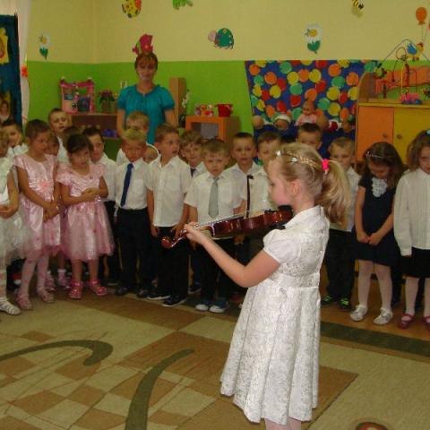 Zielona Noc na pożegnanie starszaków z przedszkola w Śledziejowicach