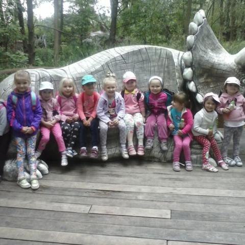 Przedszkolaki w Parku Rozrywki „DINOZATORLAND”.
