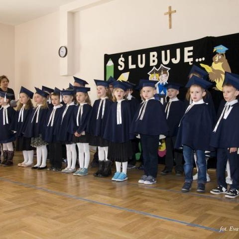 Ślubowanie uczniów klas pierwszych w Szkole Podstawowej w Mietniowie