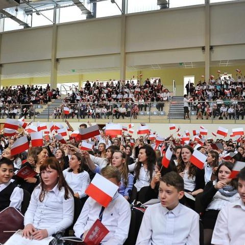 Młodzież i przedszkolaki uczcili Narodowy Dzień Niepodległości