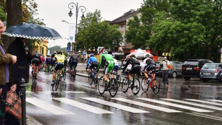 tour-de-polonia-wieliczka-brzegi-campus-misericordiae-czeslaw-lang-burmistrz-artur-koziol-etap-klasyk-kolarski-marczy-ski-10.jpg
