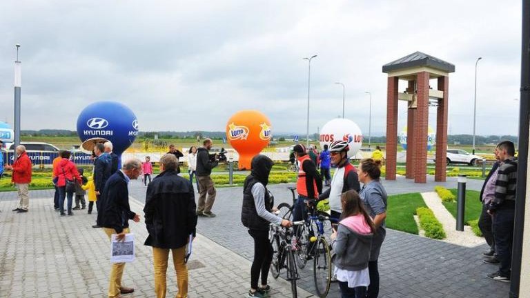 tour-de-polonia-wieliczka-brzegi-campus-misericordiae-czeslaw-lang-burmistrz-artur-koziol-etap-klasyk-kolarski-marczy-ski-13.jpg