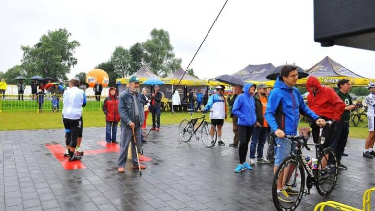 tour-de-polonia-wieliczka-brzegi-campus-misericordiae-czeslaw-lang-burmistrz-artur-koziol-etap-klasyk-kolarski-marczy-ski-17.jpg