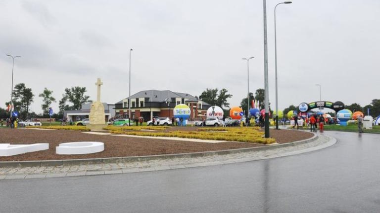 tour-de-polonia-wieliczka-brzegi-campus-misericordiae-czeslaw-lang-burmistrz-artur-koziol-etap-klasyk-kolarski-marczy-ski-27.jpg