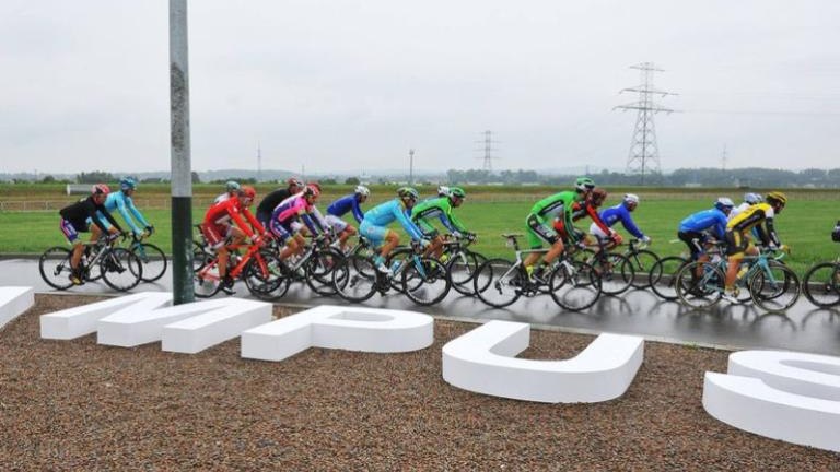tour-de-polonia-wieliczka-brzegi-campus-misericordiae-czeslaw-lang-burmistrz-artur-koziol-etap-klasyk-kolarski-marczy-ski-32.jpg
