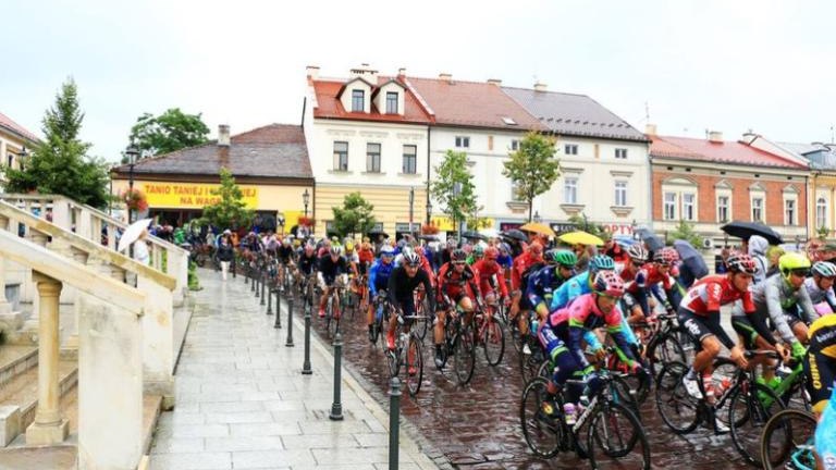 tour-de-polonia-wieliczka-brzegi-campus-misericordiae-czeslaw-lang-burmistrz-artur-koziol-etap-klasyk-kolarski-marczy-ski-38.jpg