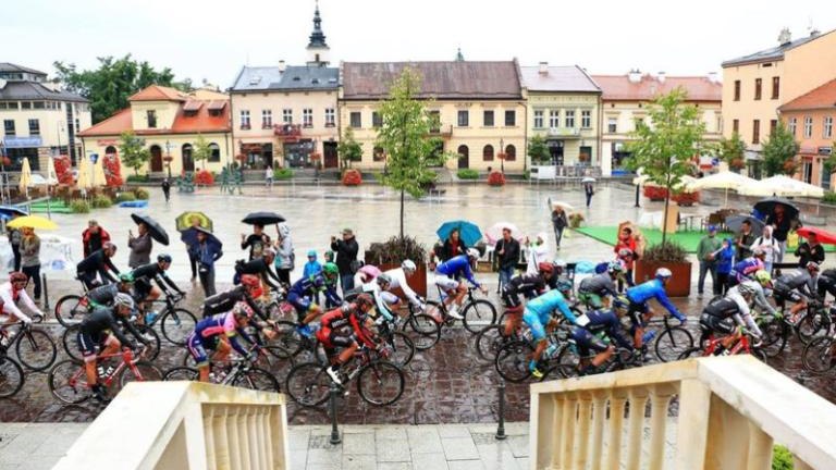 tour-de-polonia-wieliczka-brzegi-campus-misericordiae-czeslaw-lang-burmistrz-artur-koziol-etap-klasyk-kolarski-marczy-ski-39.jpg