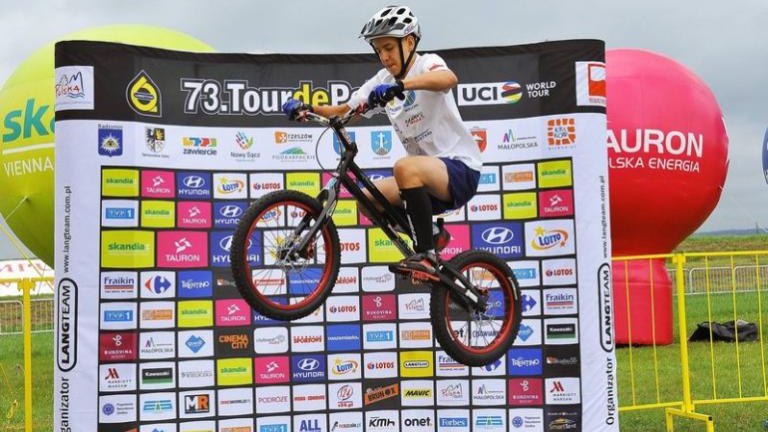 tour-de-polonia-wieliczka-brzegi-campus-misericordiae-czeslaw-lang-burmistrz-artur-koziol-etap-klasyk-kolarski-marczy-ski-42.jpg