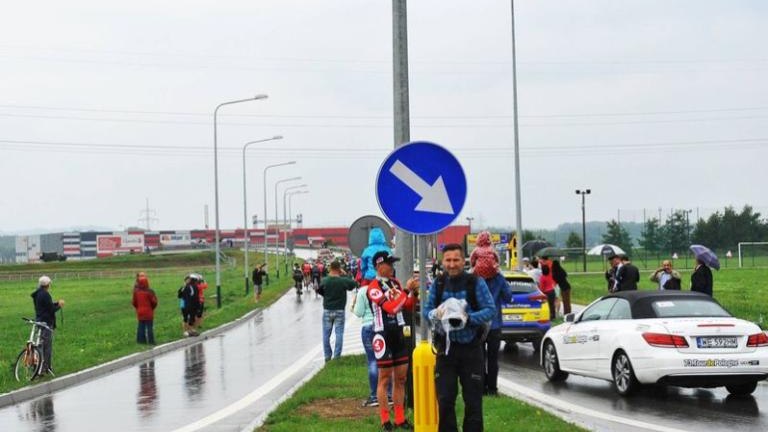 tour-de-polonia-wieliczka-brzegi-campus-misericordiae-czeslaw-lang-burmistrz-artur-koziol-etap-klasyk-kolarski-marczy-ski-46.jpg