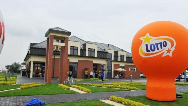 tour-de-polonia-wieliczka-brzegi-campus-misericordiae-czeslaw-lang-burmistrz-artur-koziol-etap-klasyk-kolarski-marczy-ski-60.jpg