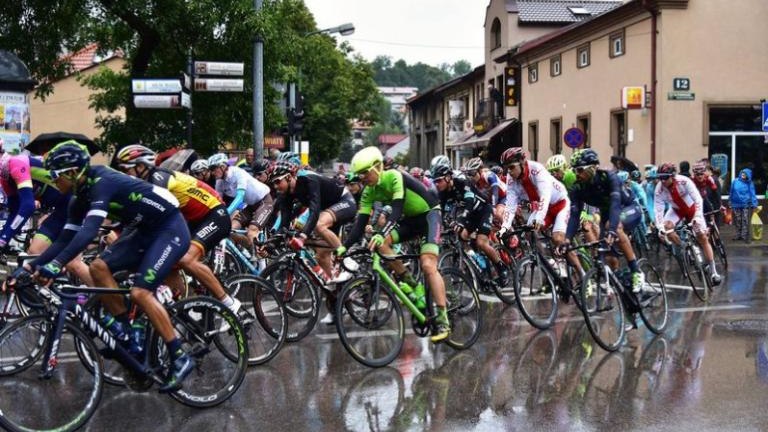 tour-de-polonia-wieliczka-brzegi-campus-misericordiae-czeslaw-lang-burmistrz-artur-koziol-etap-klasyk-kolarski-marczy-ski-7.jpg