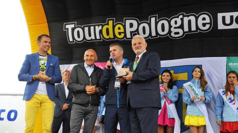 tour-de-polonia-wieliczka-brzegi-campus-misericordiae-czeslaw-lang-burmistrz-artur-koziol-etap-klasyk-kolarski-marczy-ski.jpg