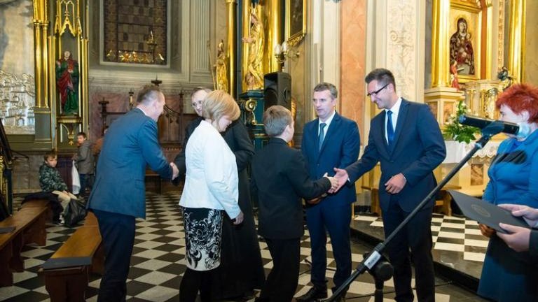 stypendia-papieske-wieliczka-artur-koziol-kosciol-klemensa012.jpg