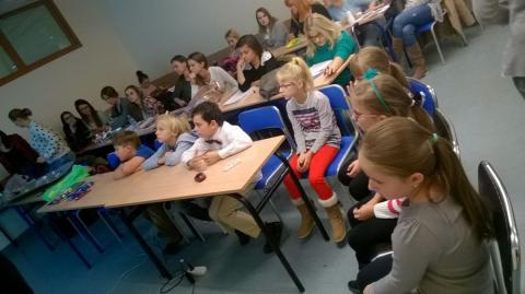 Wyższa uczelnia - uczniowie - studenci pedagogiki - wspólne zajęcia