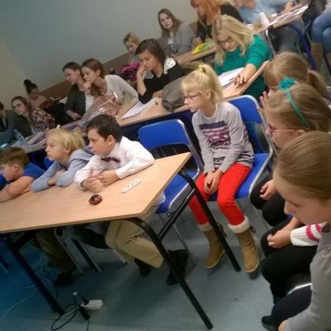 Wyższa uczelnia - uczniowie - studenci pedagogiki - wspólne zajęcia
