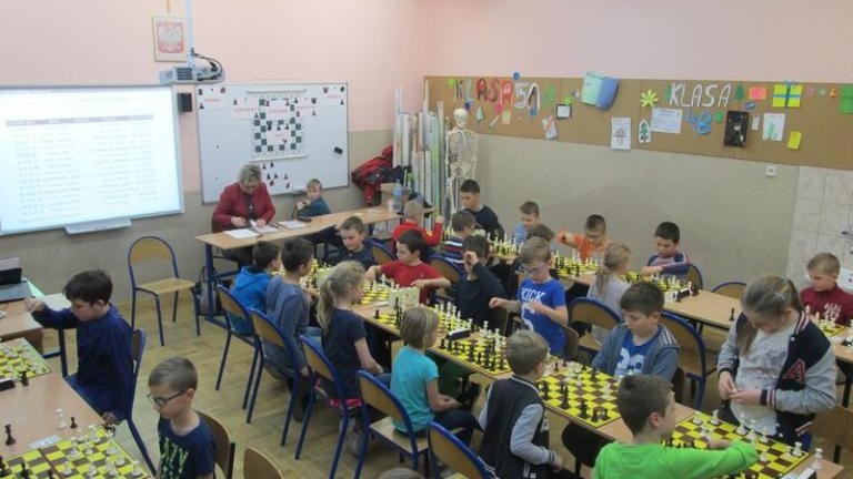 szkola-podstawowa-sledziejowice-wieliczka-artur-koziol-szachy-tutniej-szachowy-1.JPG