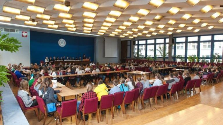 dzieci-ce-ferie-na-uniwersytecie-wieliczka-nauka-edukacja-uniwersytet-pedagogiczny-burmistrz-machnik-sleczka-11.jpg