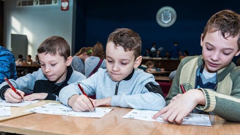 dzieci-ce-ferie-na-uniwersytecie-wieliczka-nauka-edukacja-uniwersytet-pedagogiczny-burmistrz-machnik-sleczka-16.jpg