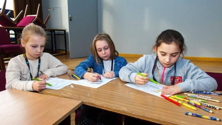 dzieci-ce-ferie-na-uniwersytecie-wieliczka-nauka-edukacja-uniwersytet-pedagogiczny-burmistrz-machnik-sleczka-18.jpg