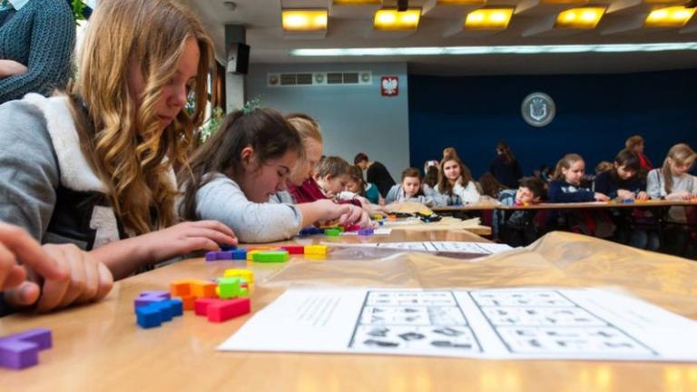 dzieci-ce-ferie-na-uniwersytecie-wieliczka-nauka-edukacja-uniwersytet-pedagogiczny-burmistrz-machnik-sleczka-23.jpg