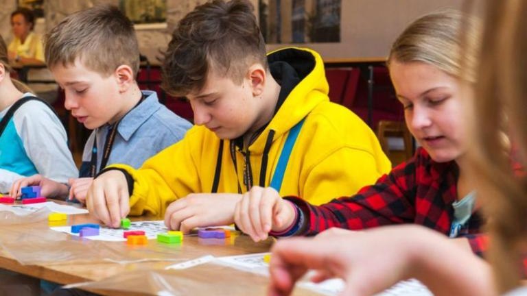 dzieci-ce-ferie-na-uniwersytecie-wieliczka-nauka-edukacja-uniwersytet-pedagogiczny-burmistrz-machnik-sleczka-26.jpg
