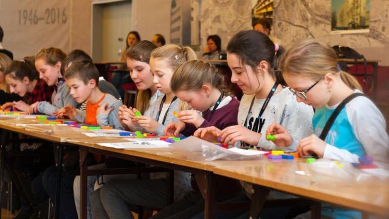 dzieci-ce-ferie-na-uniwersytecie-wieliczka-nauka-edukacja-uniwersytet-pedagogiczny-burmistrz-machnik-sleczka-28.jpg
