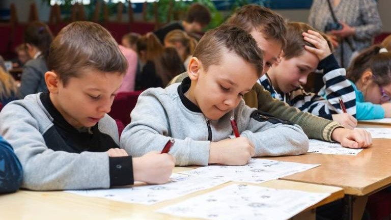 dzieci-ce-ferie-na-uniwersytecie-wieliczka-nauka-edukacja-uniwersytet-pedagogiczny-burmistrz-machnik-sleczka-29.jpg