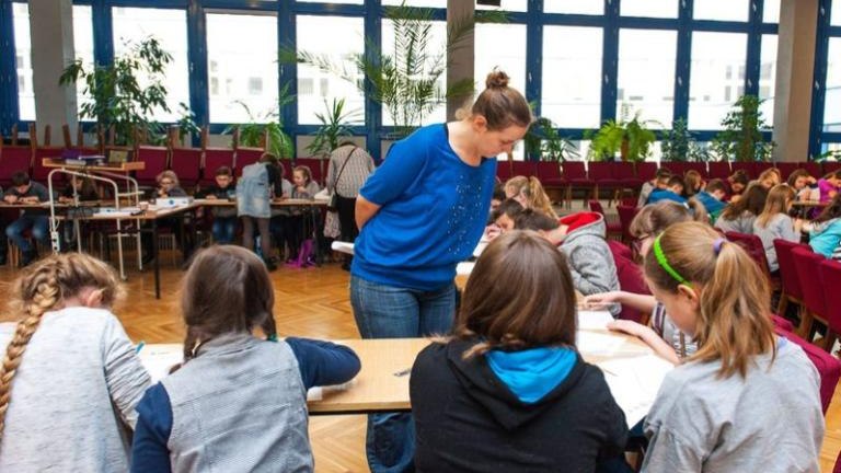 dzieci-ce-ferie-na-uniwersytecie-wieliczka-nauka-edukacja-uniwersytet-pedagogiczny-burmistrz-machnik-sleczka-31.jpg