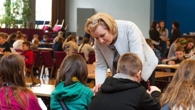 dzieci-ce-ferie-na-uniwersytecie-wieliczka-nauka-edukacja-uniwersytet-pedagogiczny-burmistrz-machnik-sleczka-32.jpg