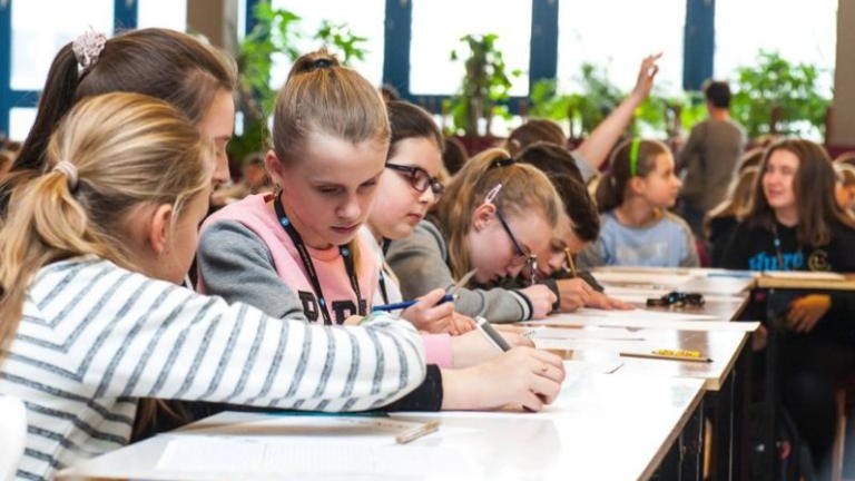 dzieci-ce-ferie-na-uniwersytecie-wieliczka-nauka-edukacja-uniwersytet-pedagogiczny-burmistrz-machnik-sleczka-35.jpg