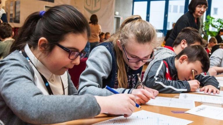 dzieci-ce-ferie-na-uniwersytecie-wieliczka-nauka-edukacja-uniwersytet-pedagogiczny-burmistrz-machnik-sleczka-37.jpg
