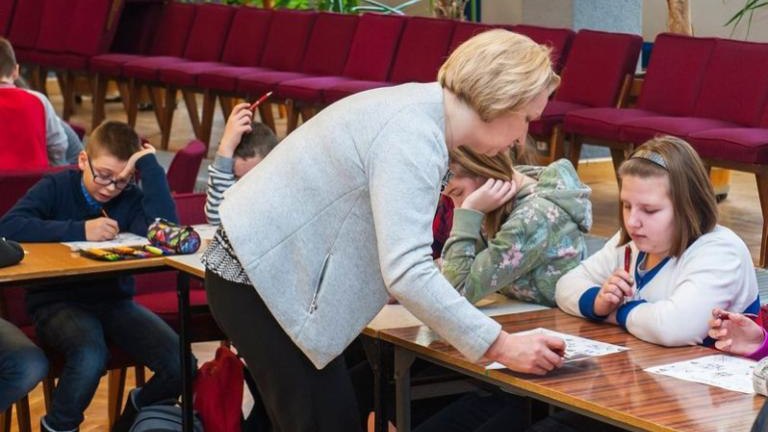 dzieci-ce-ferie-na-uniwersytecie-wieliczka-nauka-edukacja-uniwersytet-pedagogiczny-burmistrz-machnik-sleczka-42.jpg