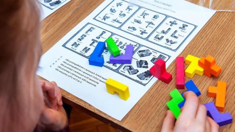 dzieci-ce-ferie-na-uniwersytecie-wieliczka-nauka-edukacja-uniwersytet-pedagogiczny-burmistrz-machnik-sleczka-43.jpg