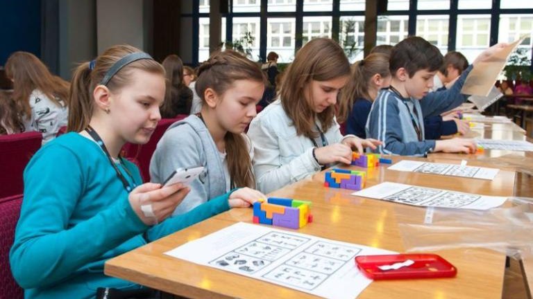 dzieci-ce-ferie-na-uniwersytecie-wieliczka-nauka-edukacja-uniwersytet-pedagogiczny-burmistrz-machnik-sleczka-44.jpg