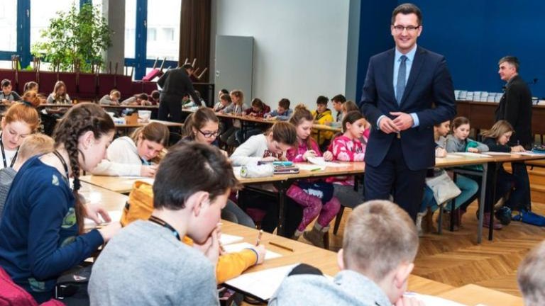 dzieci-ce-ferie-na-uniwersytecie-wieliczka-nauka-edukacja-uniwersytet-pedagogiczny-burmistrz-machnik-sleczka-47.jpg