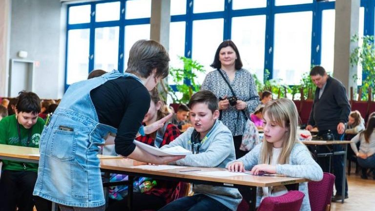 dzieci-ce-ferie-na-uniwersytecie-wieliczka-nauka-edukacja-uniwersytet-pedagogiczny-burmistrz-machnik-sleczka-52.jpg