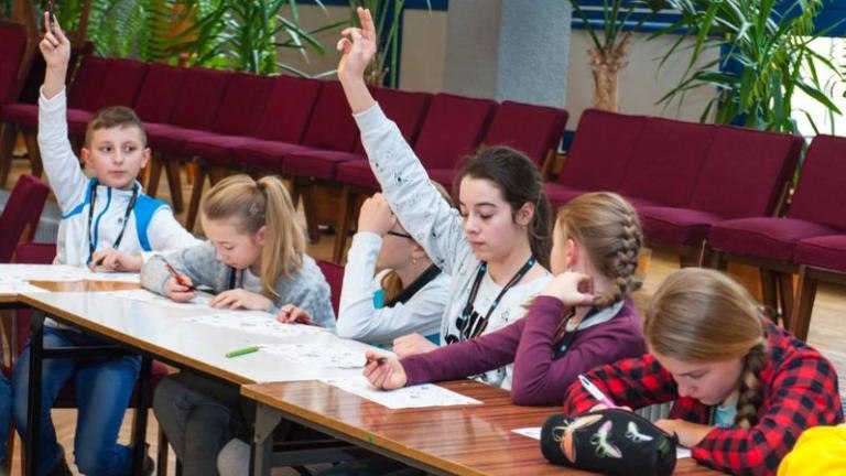 dzieci-ce-ferie-na-uniwersytecie-wieliczka-nauka-edukacja-uniwersytet-pedagogiczny-burmistrz-machnik-sleczka-53.jpg