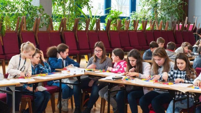 dzieci-ce-ferie-na-uniwersytecie-wieliczka-nauka-edukacja-uniwersytet-pedagogiczny-burmistrz-machnik-sleczka-54.jpg