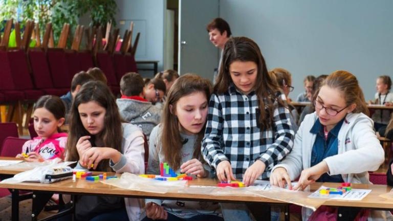 dzieci-ce-ferie-na-uniwersytecie-wieliczka-nauka-edukacja-uniwersytet-pedagogiczny-burmistrz-machnik-sleczka-55.jpg