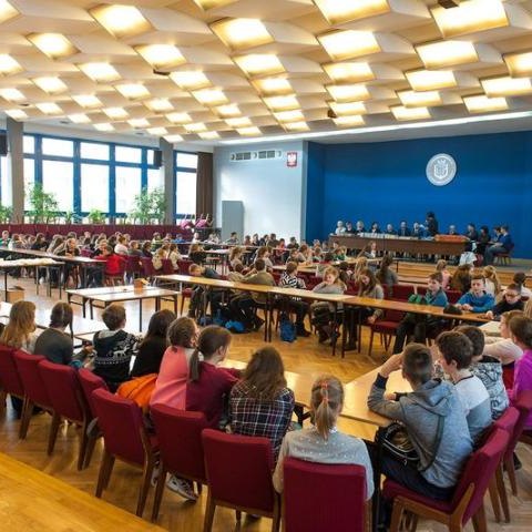 Ferie na Uniwersytecie, czyli „Spotkania z matematyką” dla uczniów szkół podstawowych