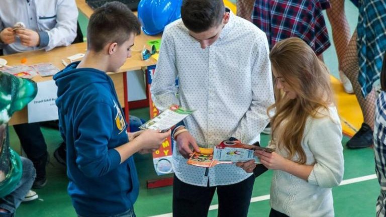 III-kozmickie-targi-edukacyjne-wieliczka-kozmice-wielkie-burmistrz-artur-koziol014.jpg