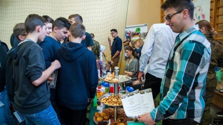 III-kozmickie-targi-edukacyjne-wieliczka-kozmice-wielkie-burmistrz-artur-koziol023.jpg