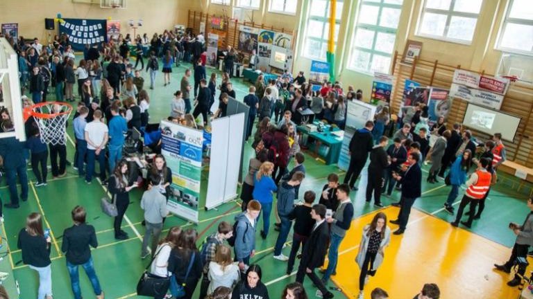III-kozmickie-targi-edukacyjne-wieliczka-kozmice-wielkie-burmistrz-artur-koziol026.jpg