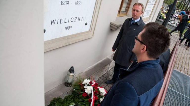obchody-77-rocznicy-zbrodni-katynskiej-wieliczka-artur-koziol-050.jpg