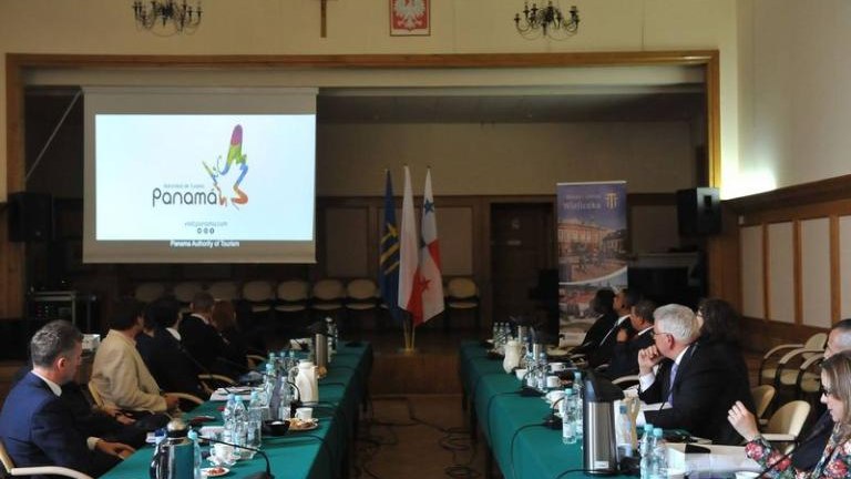 Wizyta-delegacji-z-Panamy-w-Wieliczce-i-na-Campus-Misericordiae.-artur-koziol-010.jpg