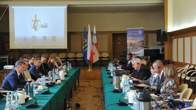 Wizyta-delegacji-z-Panamy-w-Wieliczce-i-na-Campus-Misericordiae.-artur-koziol-016.jpg