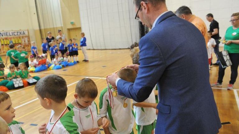 maly-mundial-2017-w-wieliczce-IV-gminny-turniej-mini-pi-ki-no-nej-przedszkolak-w-artur-koziol-087.jpg
