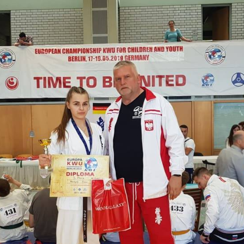 Niebywały sukces zawodniczki z Wielickiego Klubu Karate Kyokushinkai na Mistrzostwach Młodzieży Karate Kyokushin KWU